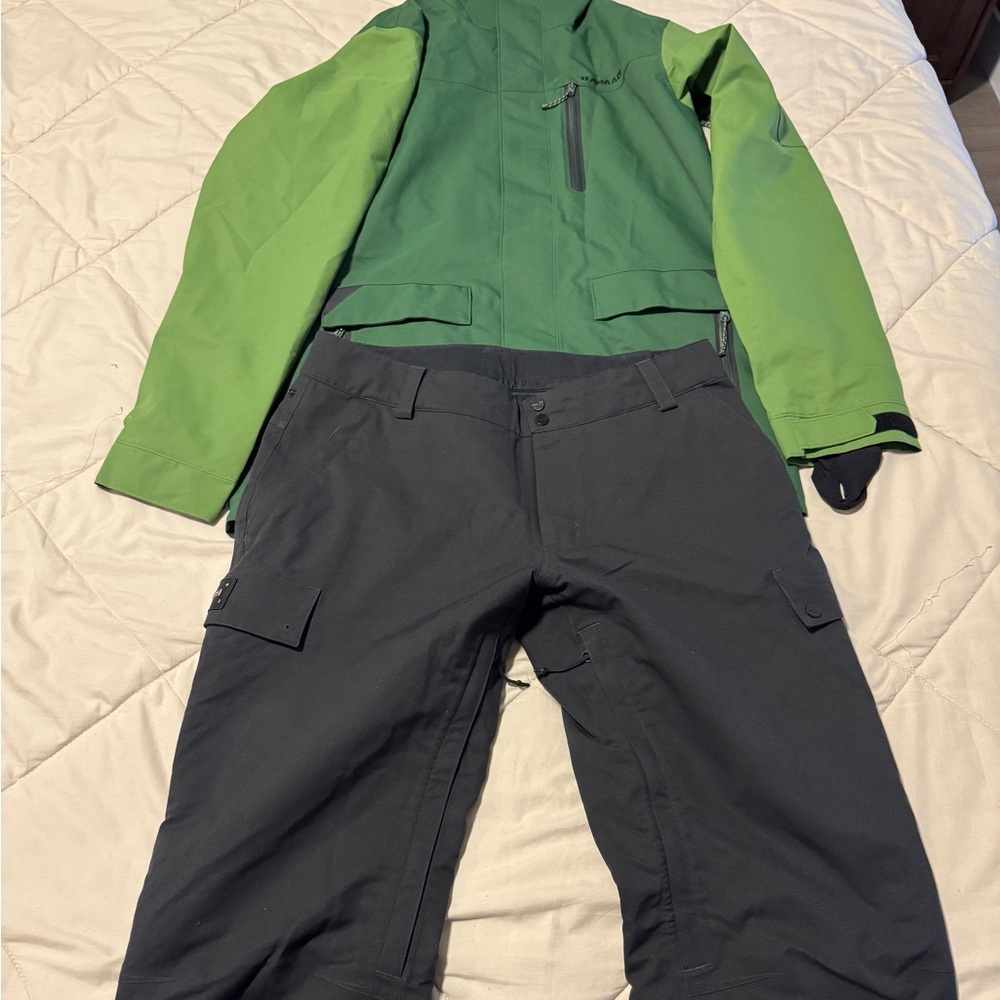 Armada Freeride Skiing Jacket and pants - Size Large